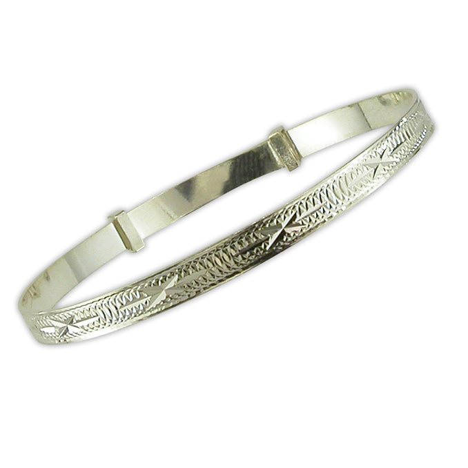Silver diamond cut expanding childs bangle complete with presentation box
