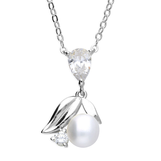 Silver Freshwater Pearl pendant and chain complete with presentation box