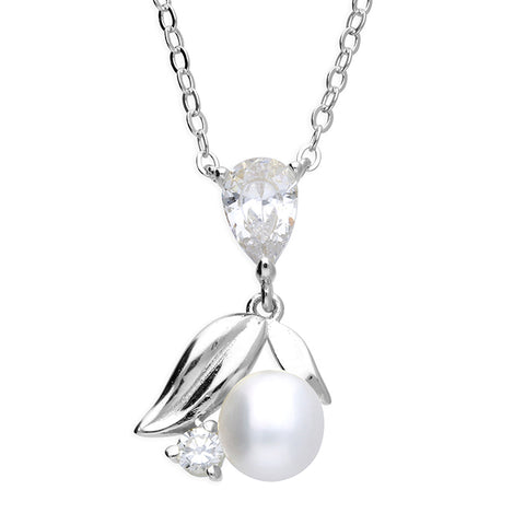 Silver Freshwater Pearl pendant and chain complete with presentation box