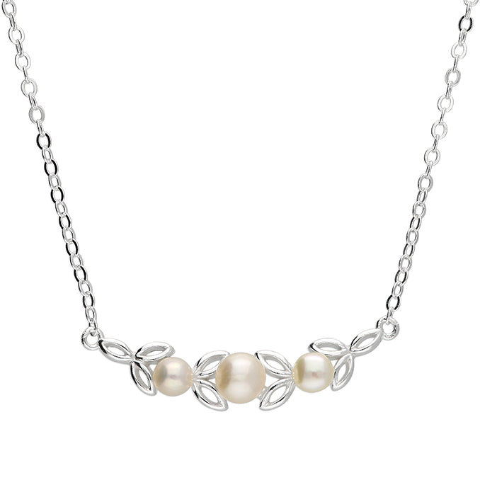 Silver Freshwater Pearl pendant and chain complete with presentation box