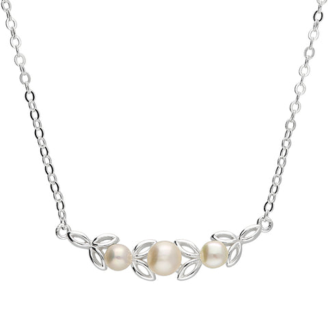 Silver Freshwater Pearl pendant and chain complete with presentation box