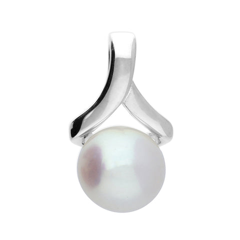 Silver Freshwater Pearl pendant and chain complete with presentation box