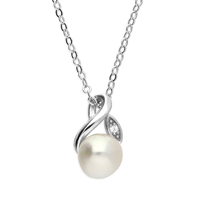 Silver Freshwater Pearl pendant and chain complete with presentation box