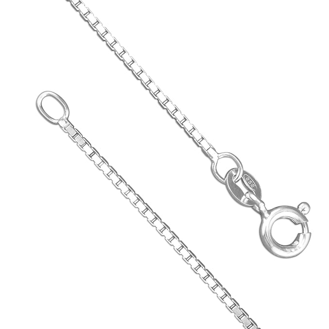 Silver 18inch/45cms box link Chain complete with presentation box